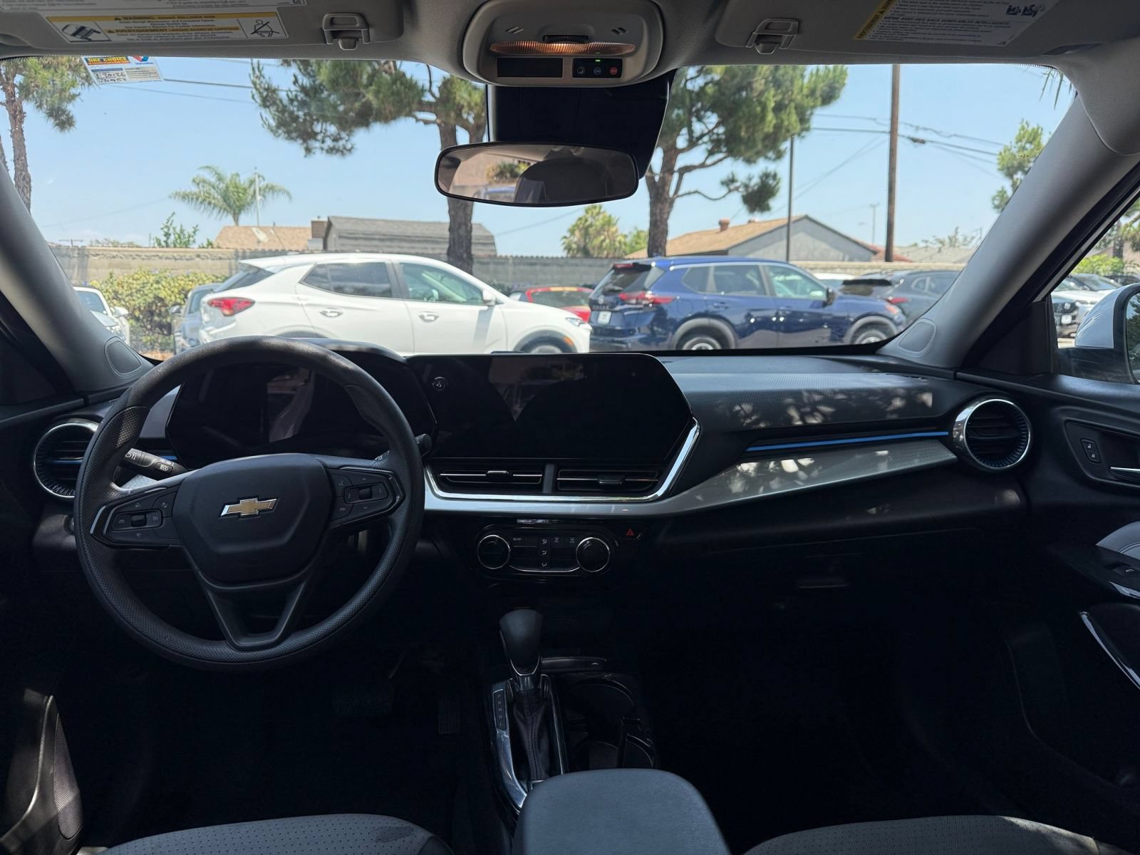 Used 2025 Chevrolet Trax LT FWD image 29