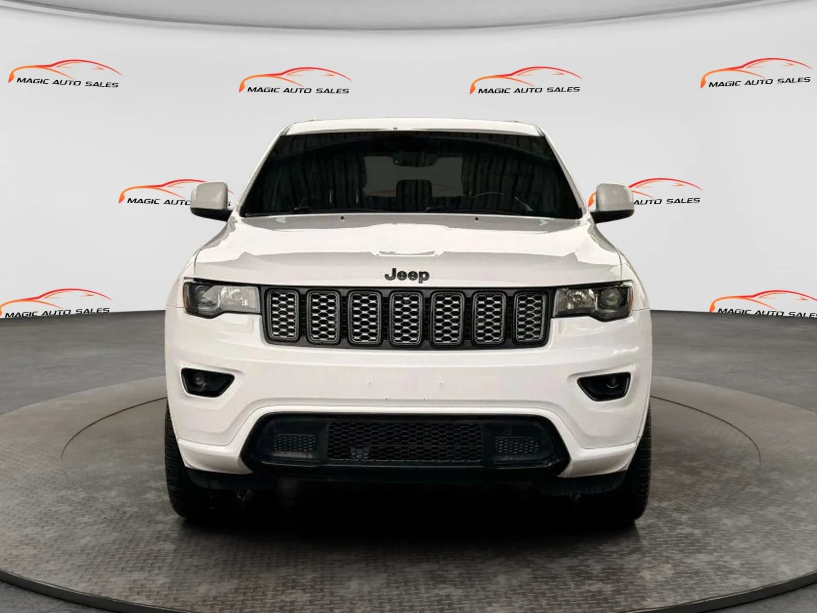 Used 2020 Jeep Grand Cherokee Altitude AWD/4WD image 3
