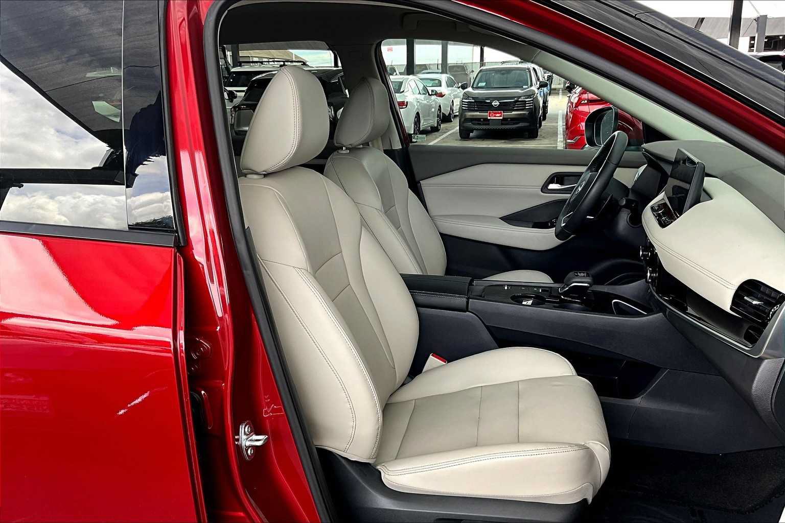 Used 2024 Nissan Rogue SL FWD image 9