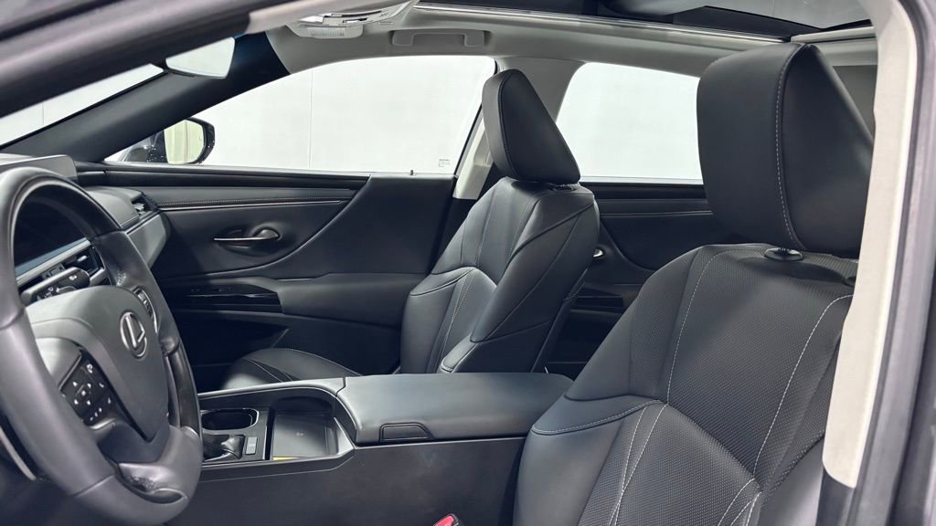 Used 2023 Lexus ES 350 Luxury w/ Accessory Package (Z1) image 12