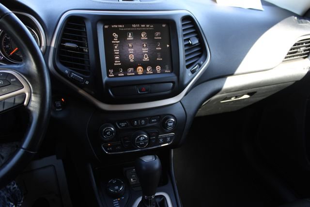 Used 2015 Jeep Cherokee Limited w/ Luxury Group AWD/4WD image 16