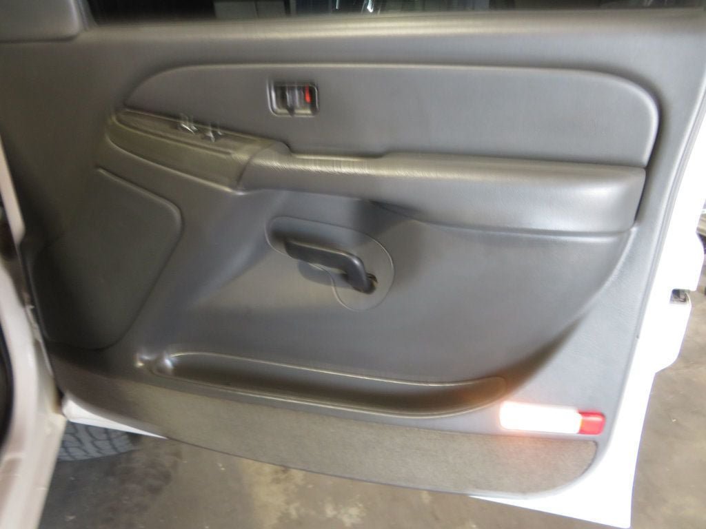 Used 2004 Chevrolet Silverado 2500 LS w/ Skid Plate Package AWD/4WD image 31
