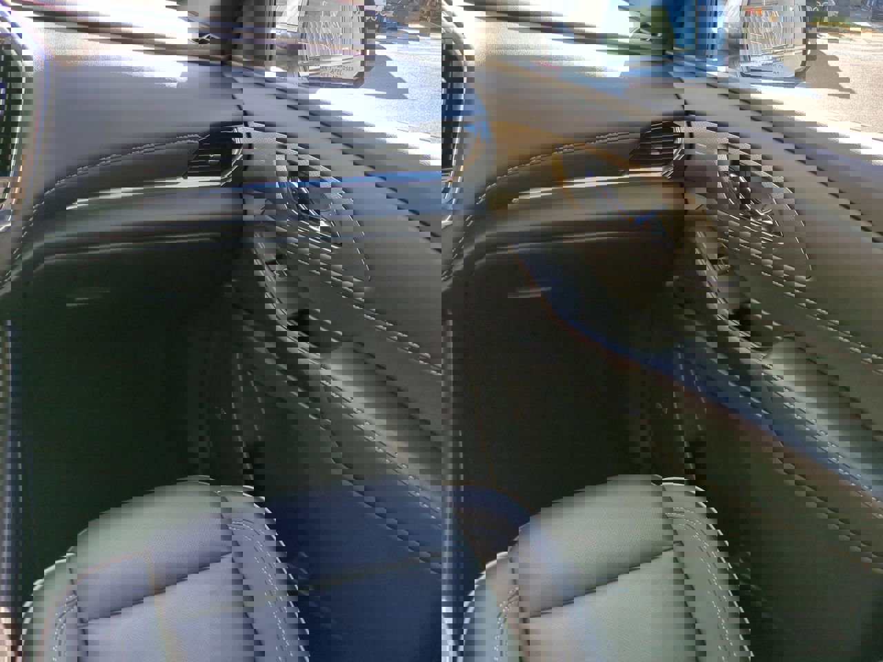 Used 2023 Chevrolet Traverse Premier image 17