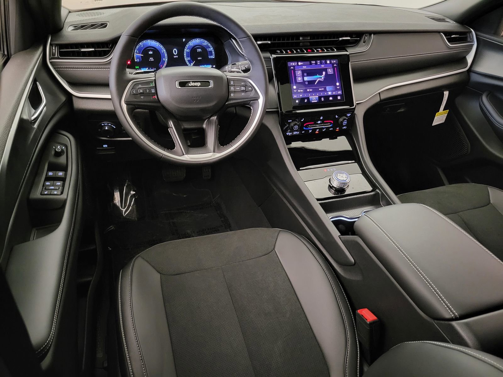 New 2025 Jeep Grand Cherokee L Altitude w/ Trailer Tow Package image 15