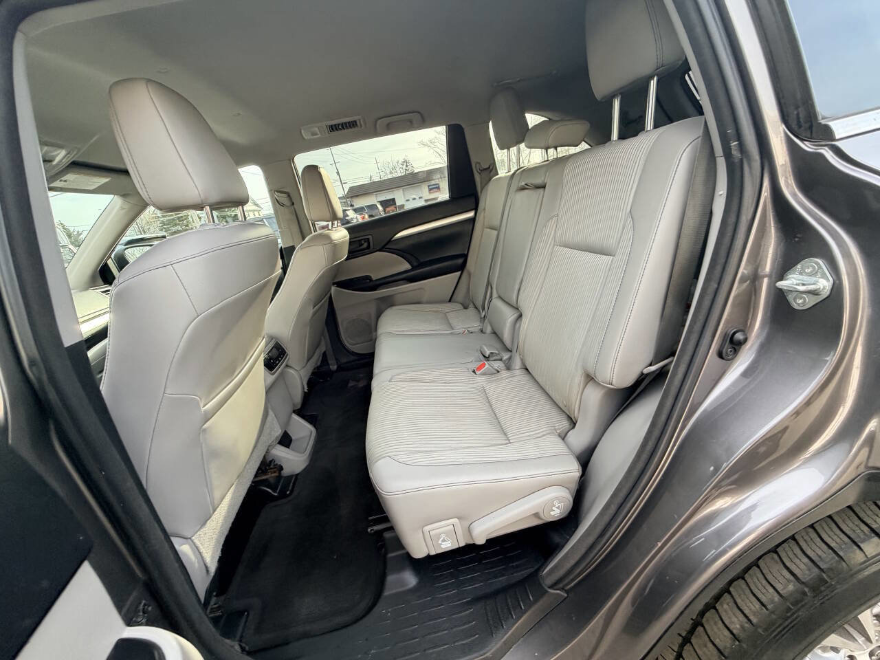 Used 2015 Toyota Highlander Plus AWD/4WD image 10