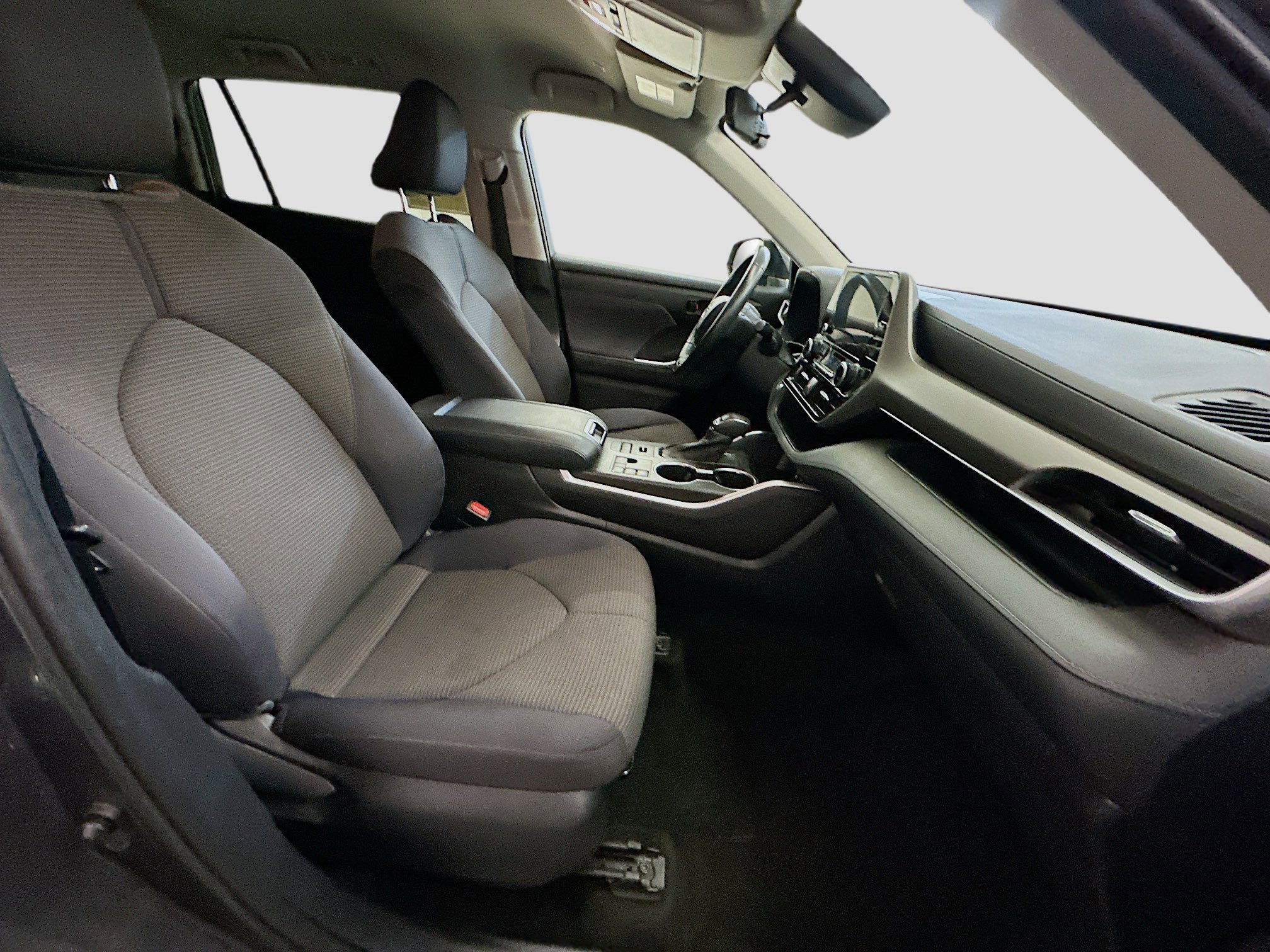 Used 2023 Toyota Highlander LE image 34