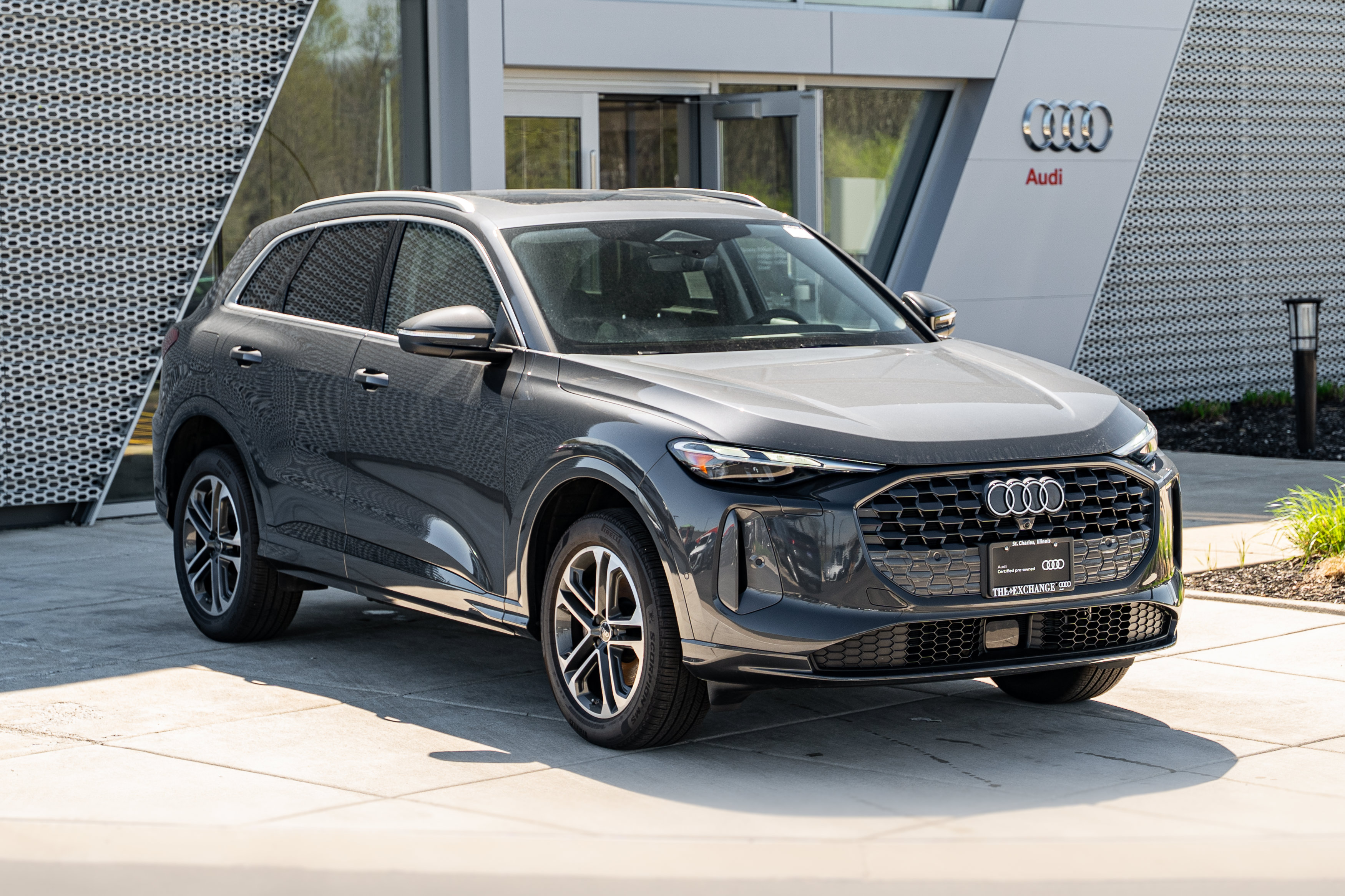 Certified 2025 Audi Q5 Premium w/ Convenience Package AWD/4WD image 2