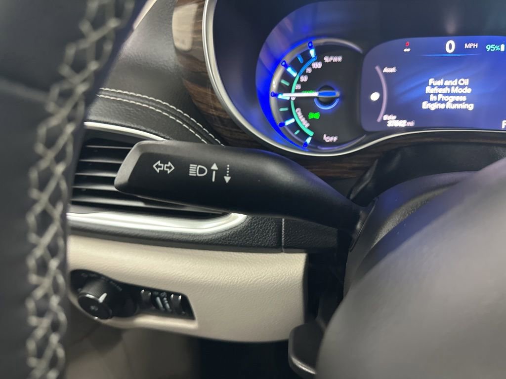 Used 2022 Chrysler Pacifica Limited image 35