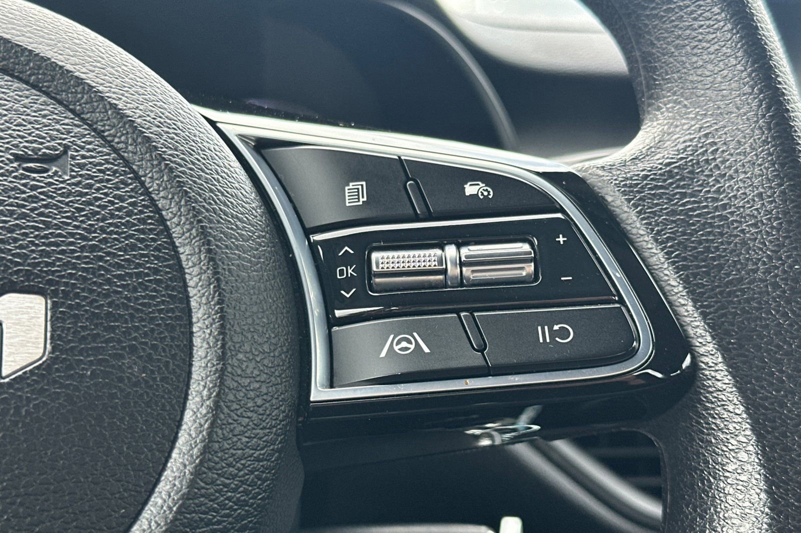 Certified 2023 Kia Forte LXS w/ LXS Technology Package image 36