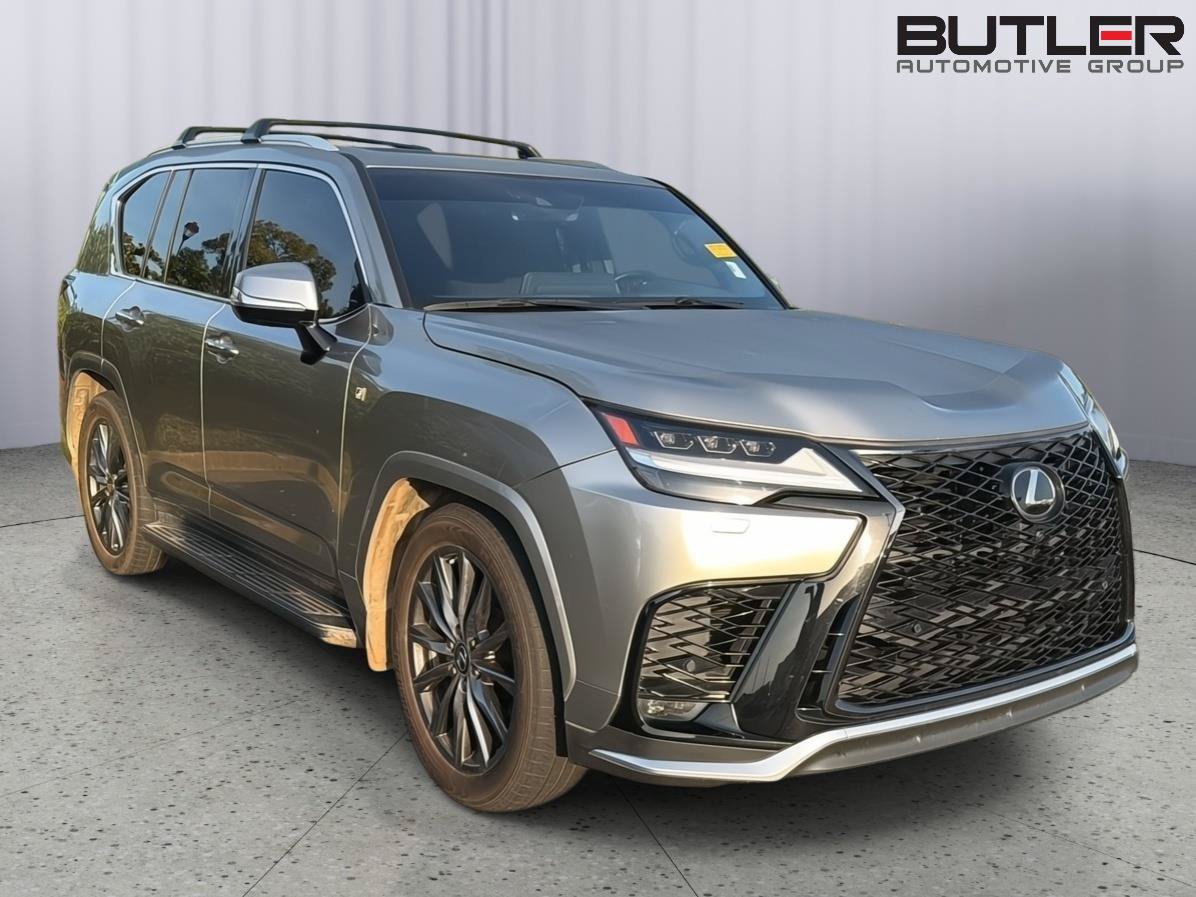 Used 2022 Lexus LX 600 F Sport w/ Accessory Package (Z1) AWD/4WD image 4