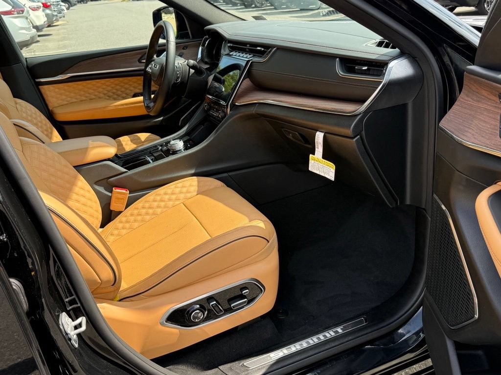 Certified 2025 Jeep Grand Cherokee L Summit AWD/4WD image 19