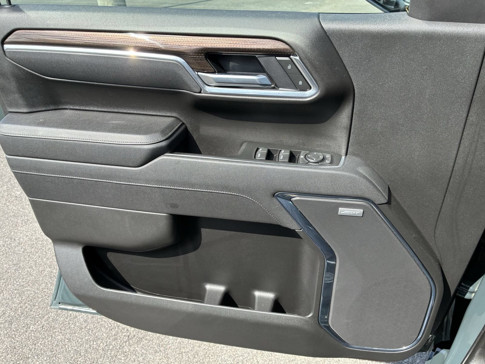 Used 2025 Chevrolet Silverado 1500 LT Trail Boss w/ Convenience Package II AWD/4WD image 19