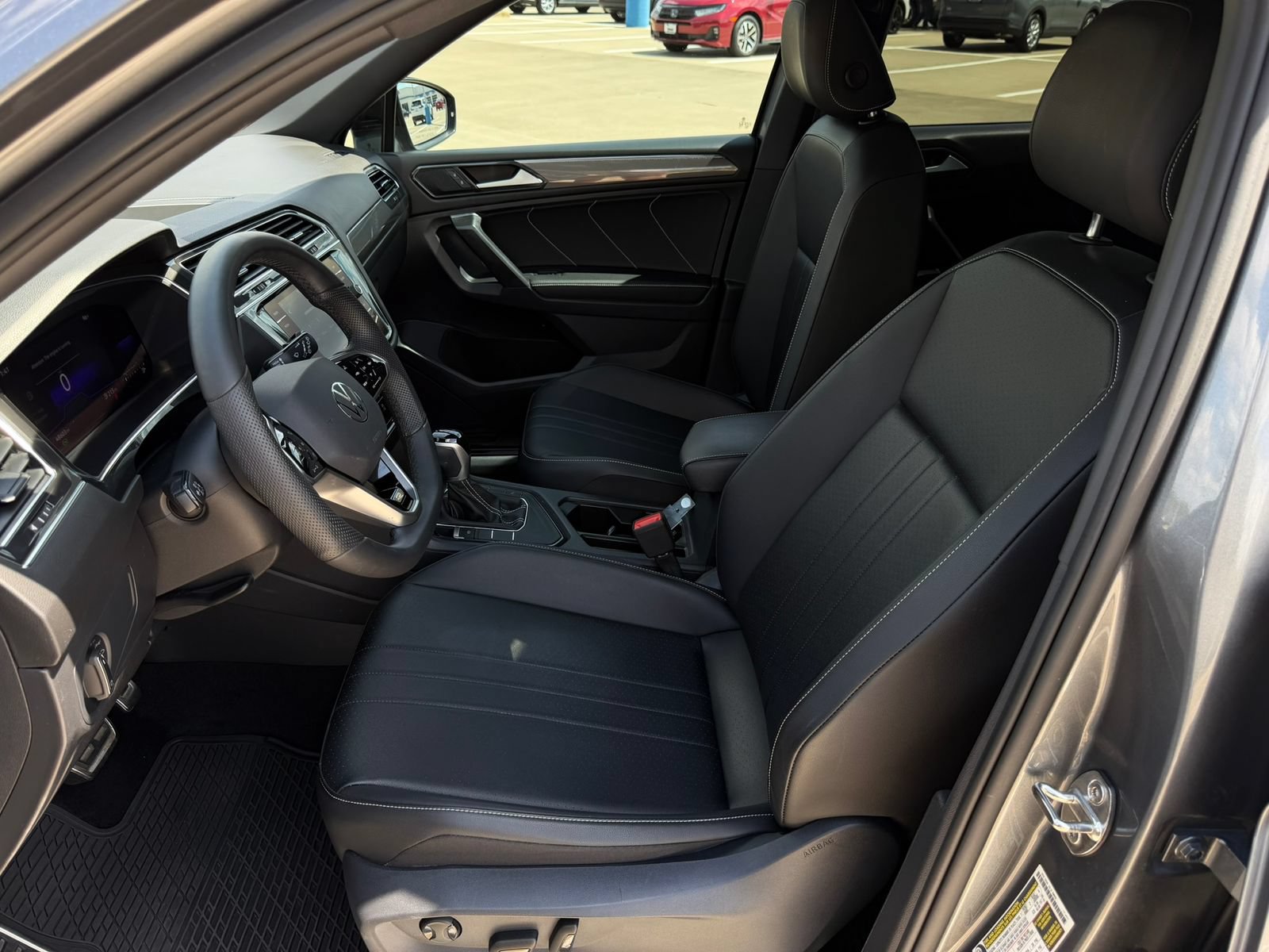 Used 2022 Volkswagen Tiguan SE R-Line FWD image 10
