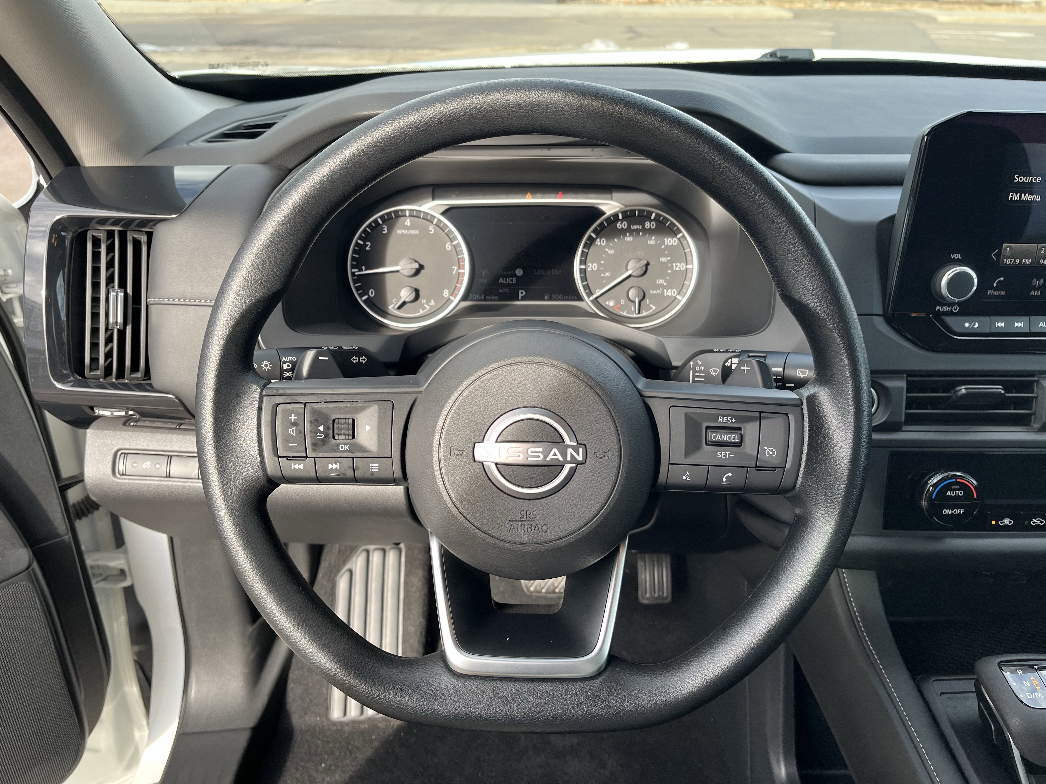 Used 2024 Nissan Pathfinder S image 11