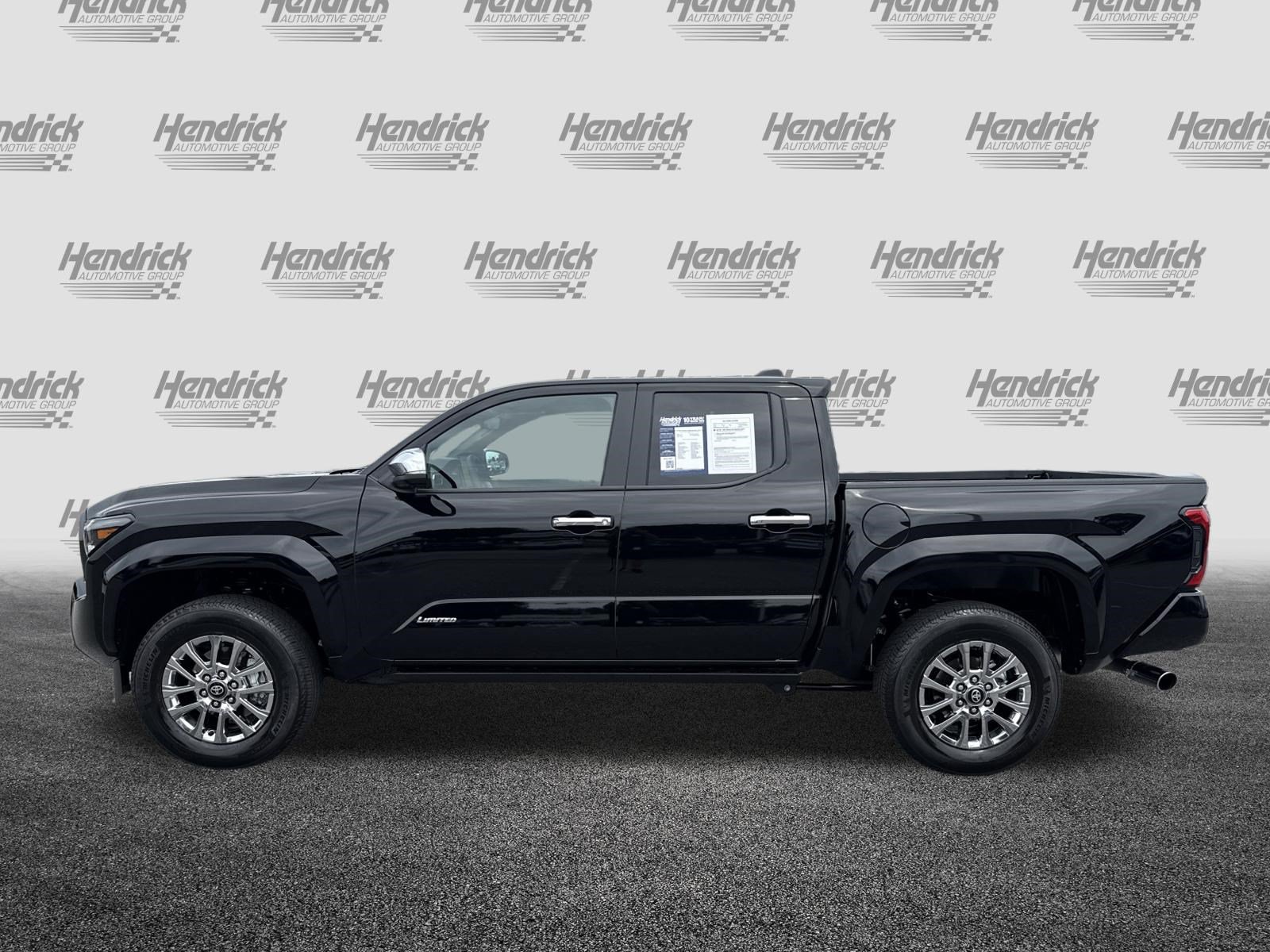 Used 2024 Toyota Tacoma Limited w/ Limited Package (LT) AWD/4WD image 7