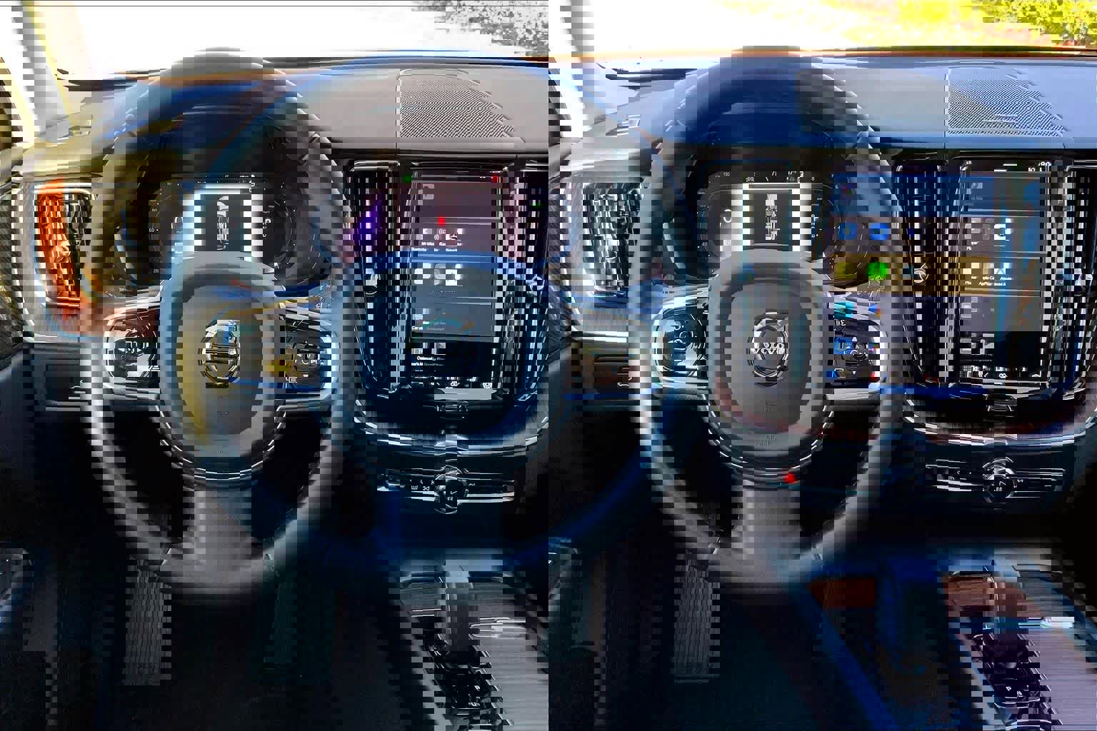 Certified 2023 Volvo XC60 T8 Plus w/ Climate Package image 5