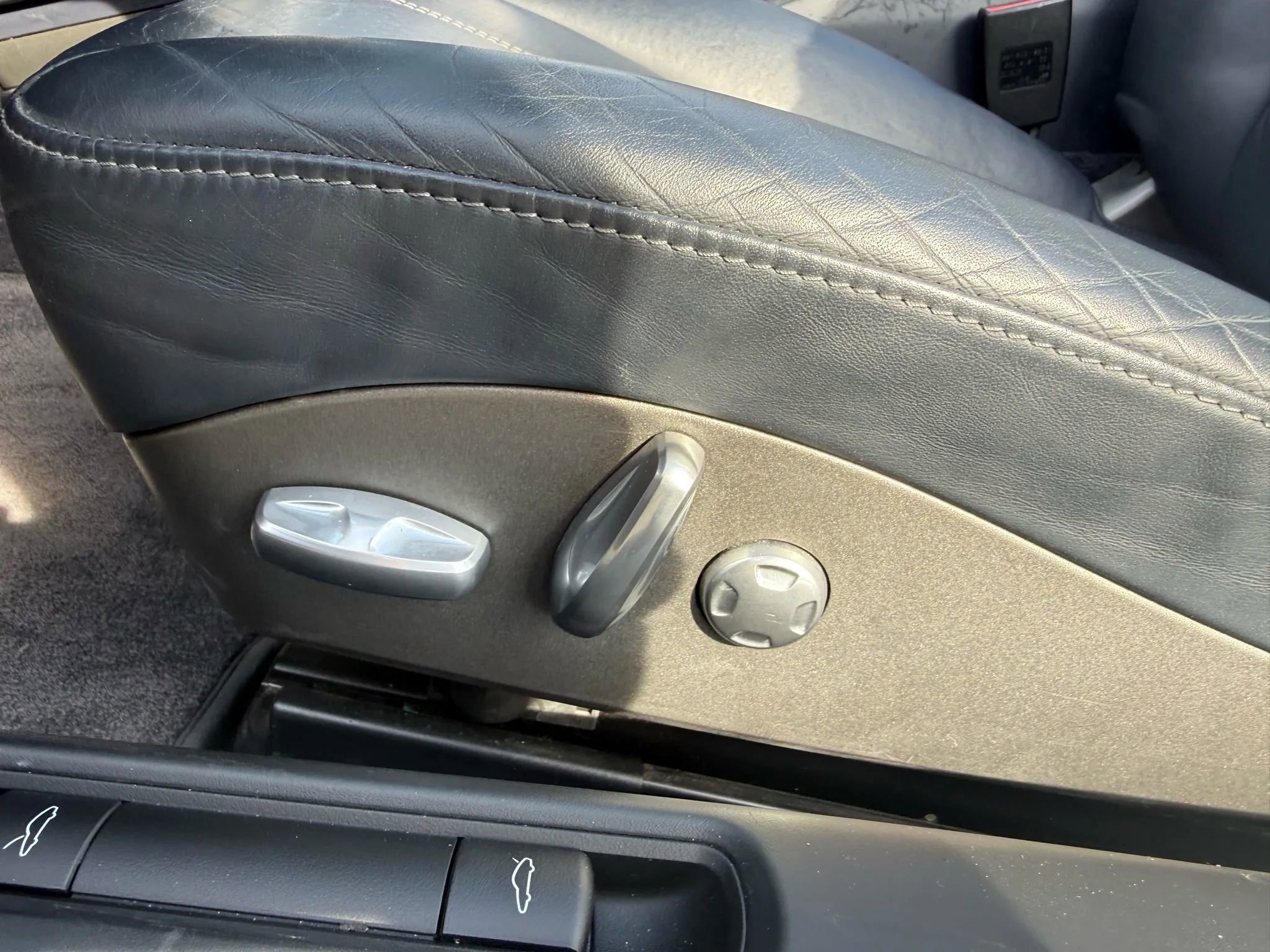 Used 2006 Porsche 911 Carrera 4 AWD/4WD image 23