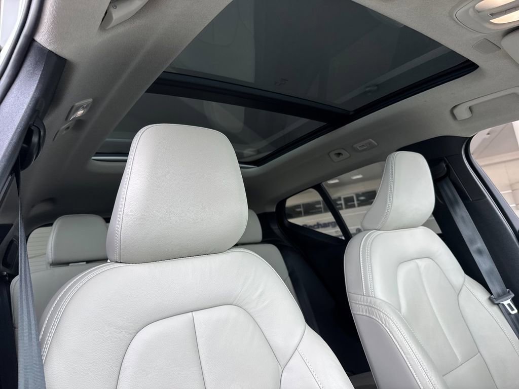 Certified 2023 Volvo XC40 B5 Ultimate image 16