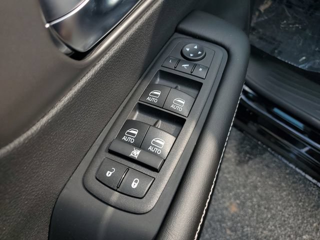 New 2027 Chrysler Pacifica Limited AWD/4WD image 22