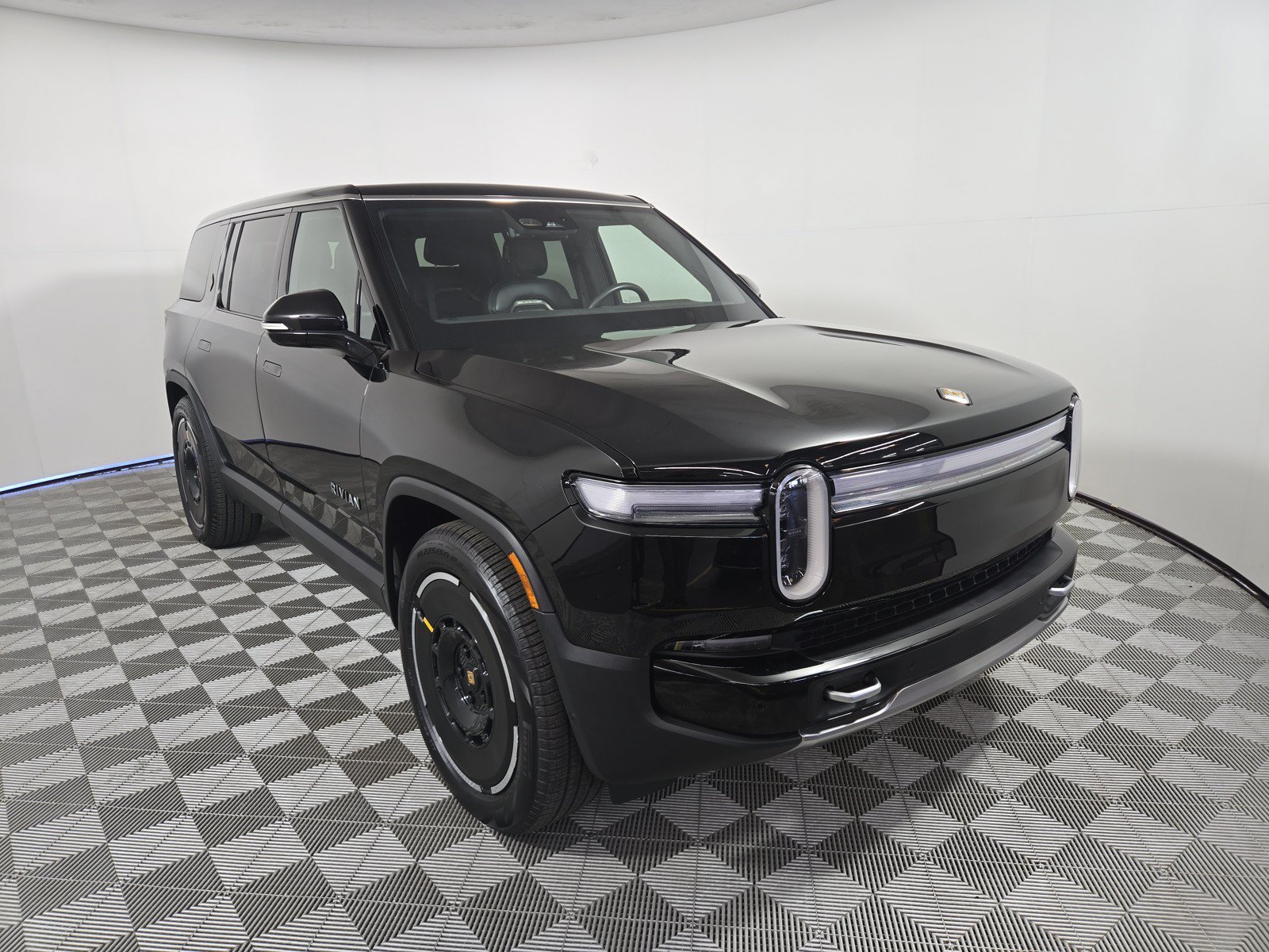 Used 2025 Rivian R1S Adventure AWD/4WD image 7