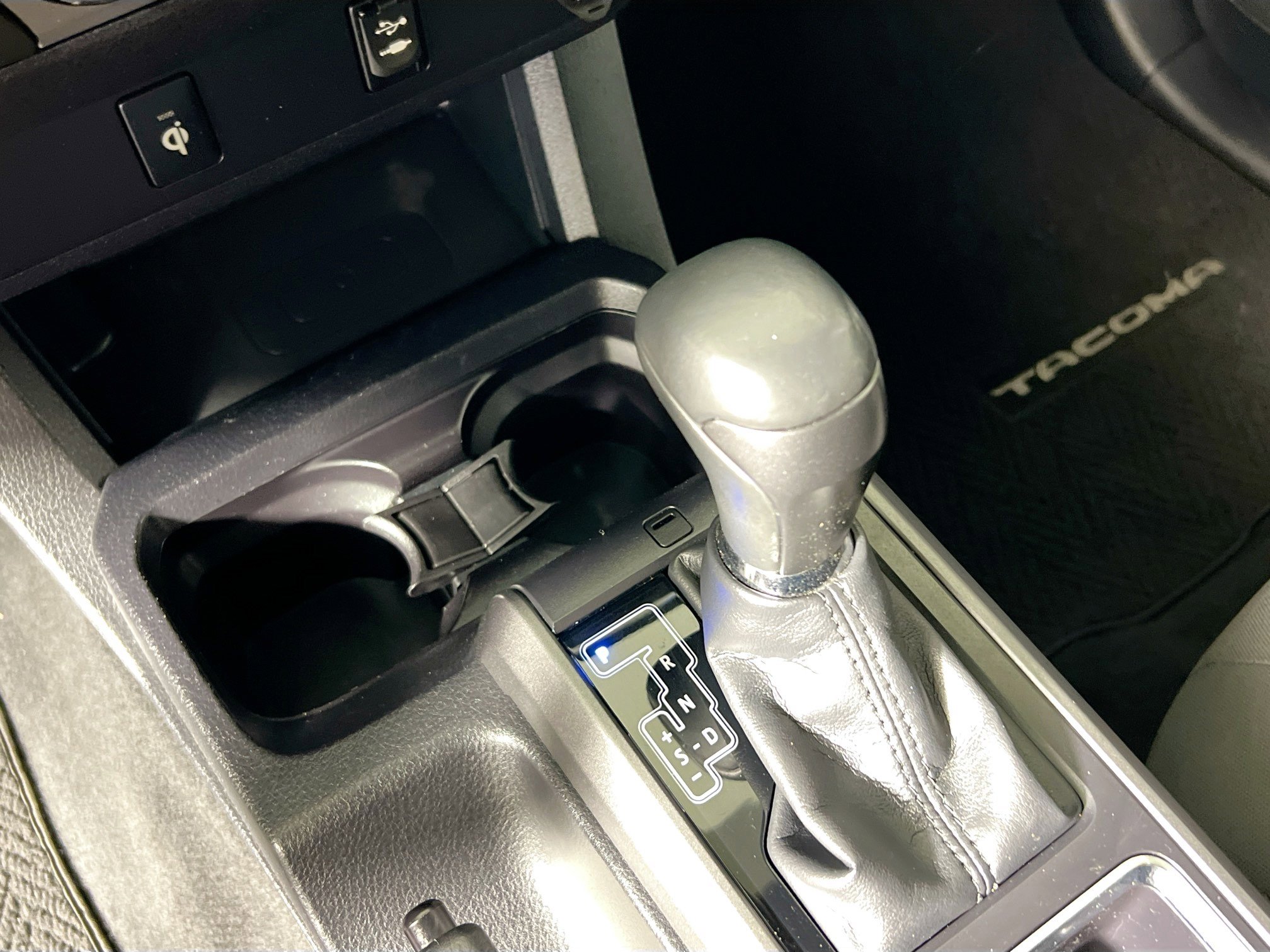 Used 2017 Toyota Tacoma TRD Sport w/ Tow Package (A/T) image 24