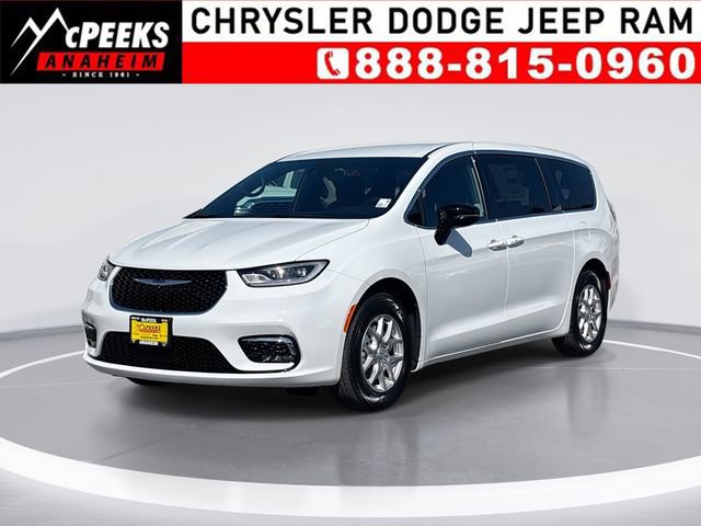 New 2026 Chrysler Pacifica Select