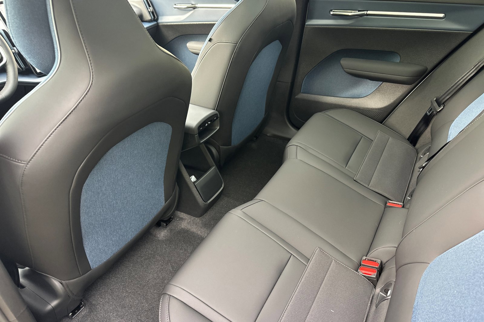 New 2026 Volvo EX30 Plus w/ Climate Package image 10