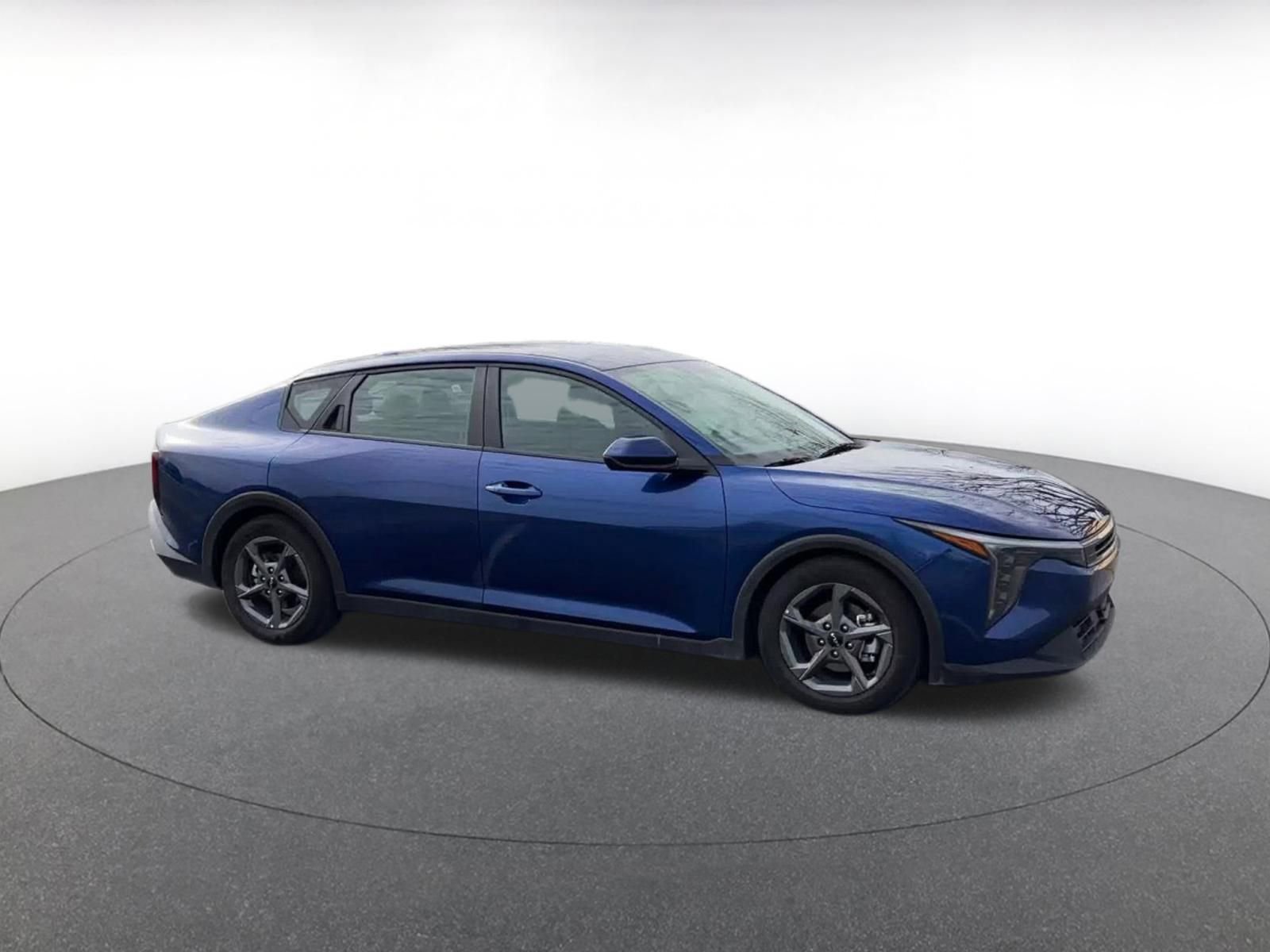 Used 2025 Kia K4 FWD image 2