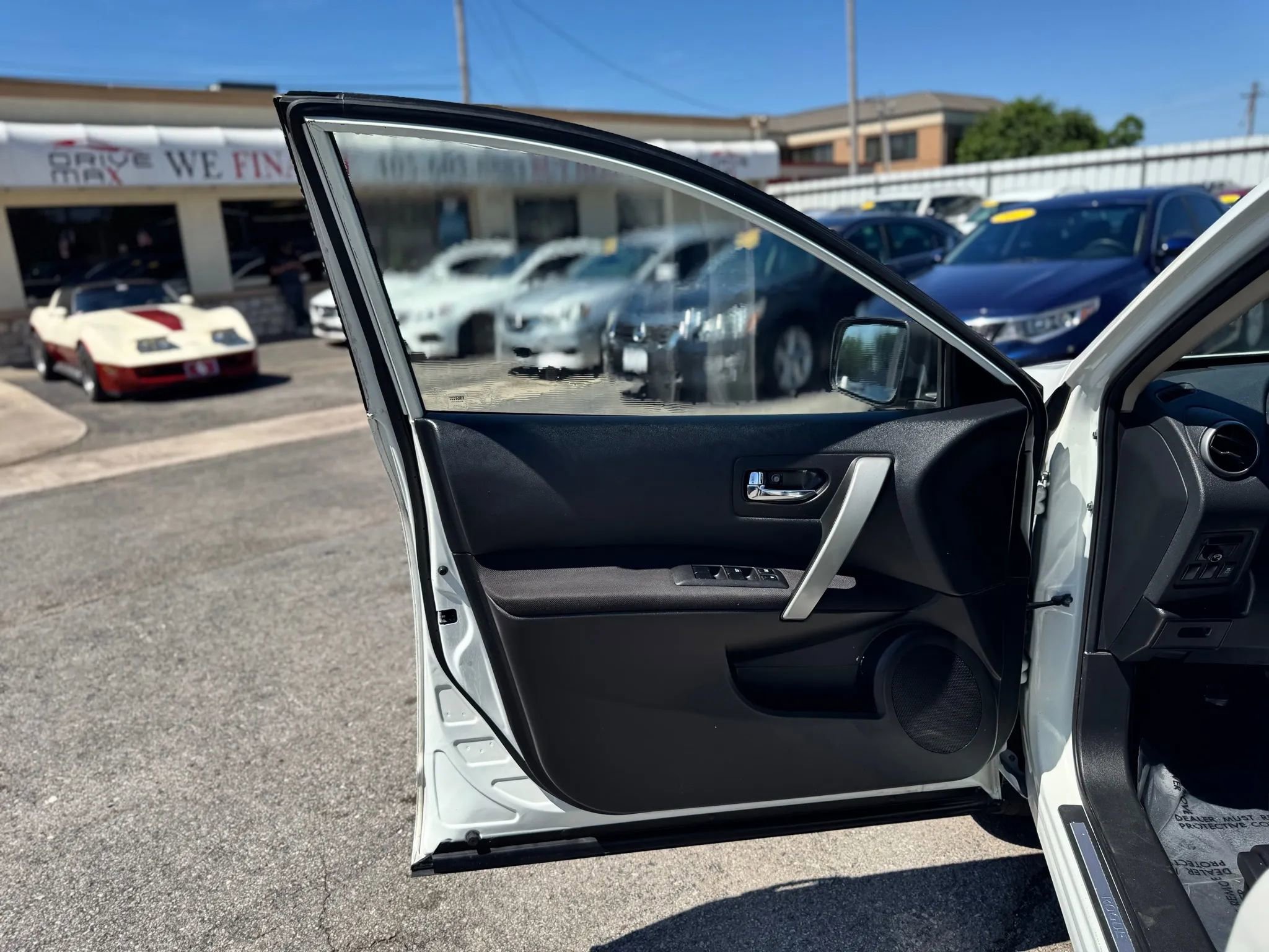 Used 2015 Nissan Rogue S image 31
