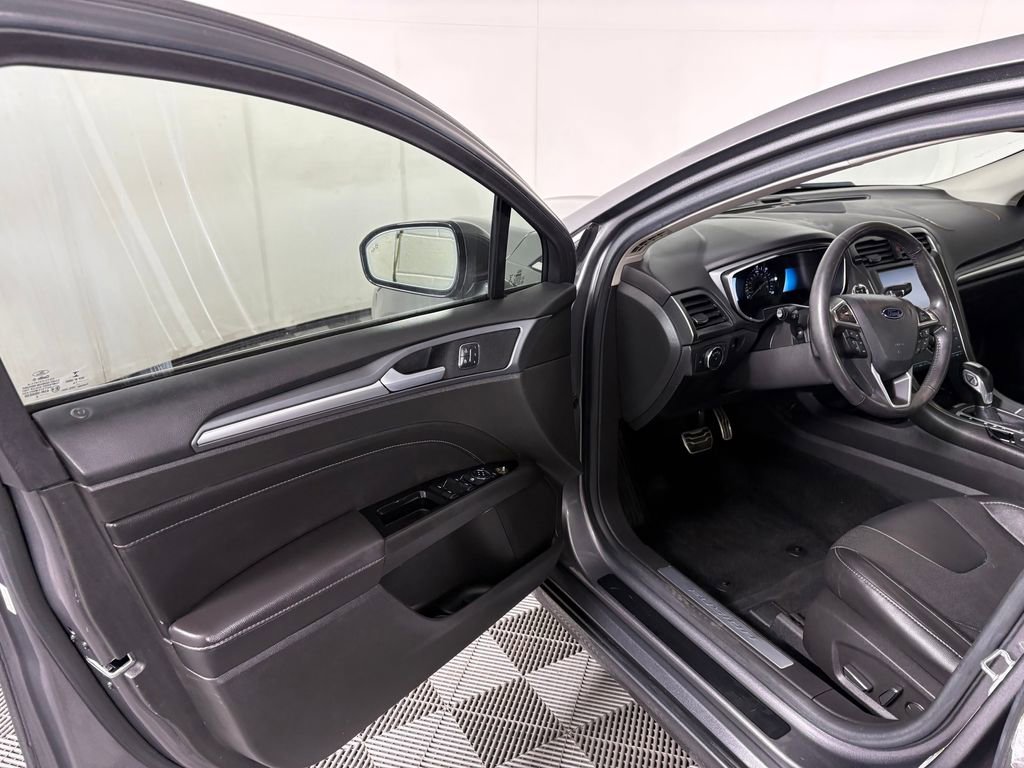 Used 2014 Ford Fusion Titanium FWD image 10