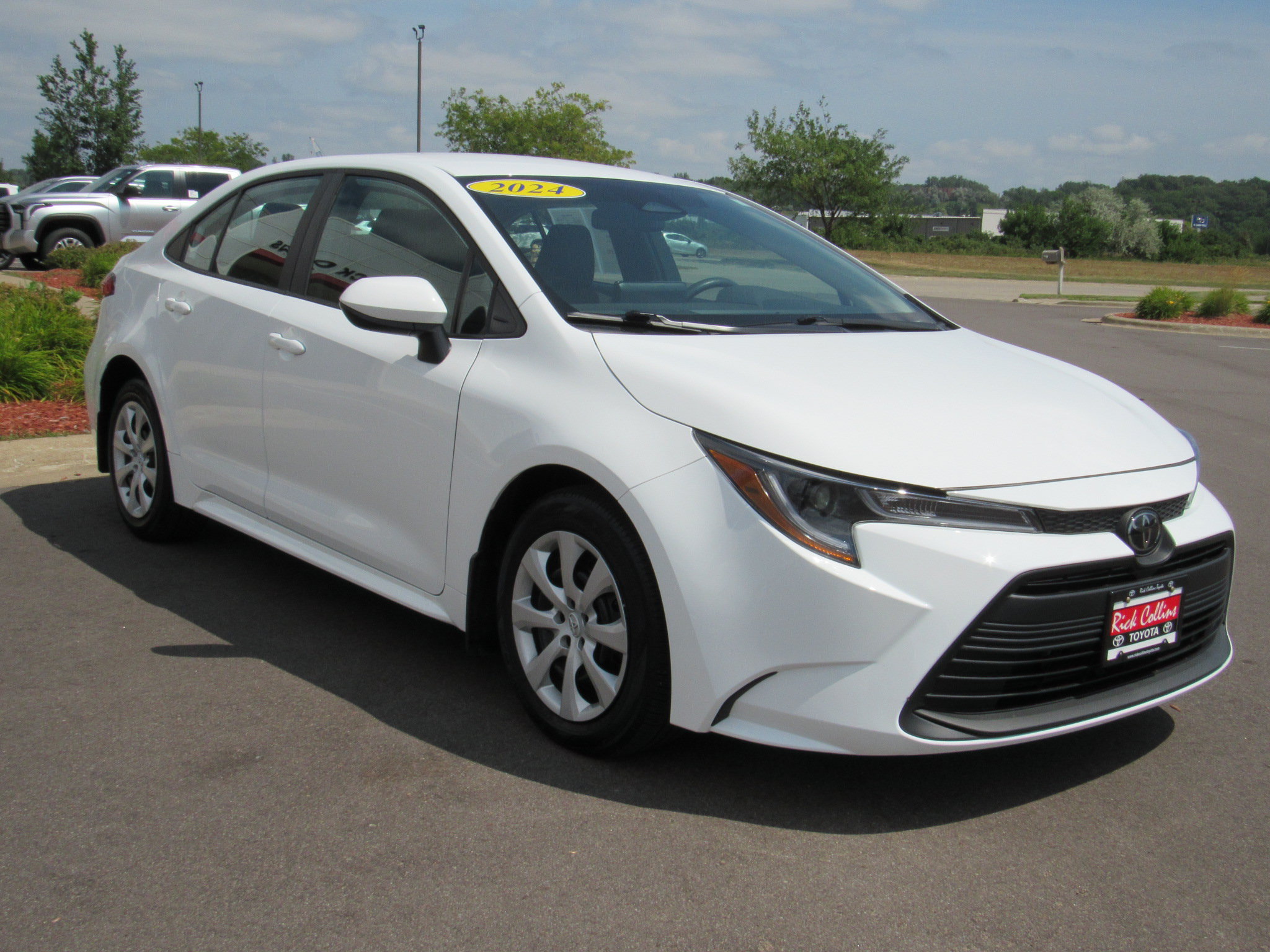 Used 2024 Toyota Corolla LE FWD image 4