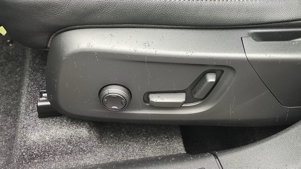 New 2026 Volvo XC40 B5 Plus w/ Protection Package Premier image 10