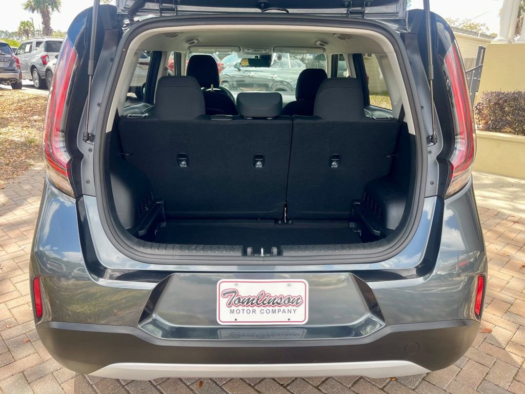Used 2025 Kia Soul LX w/ LX Technology Package image 5