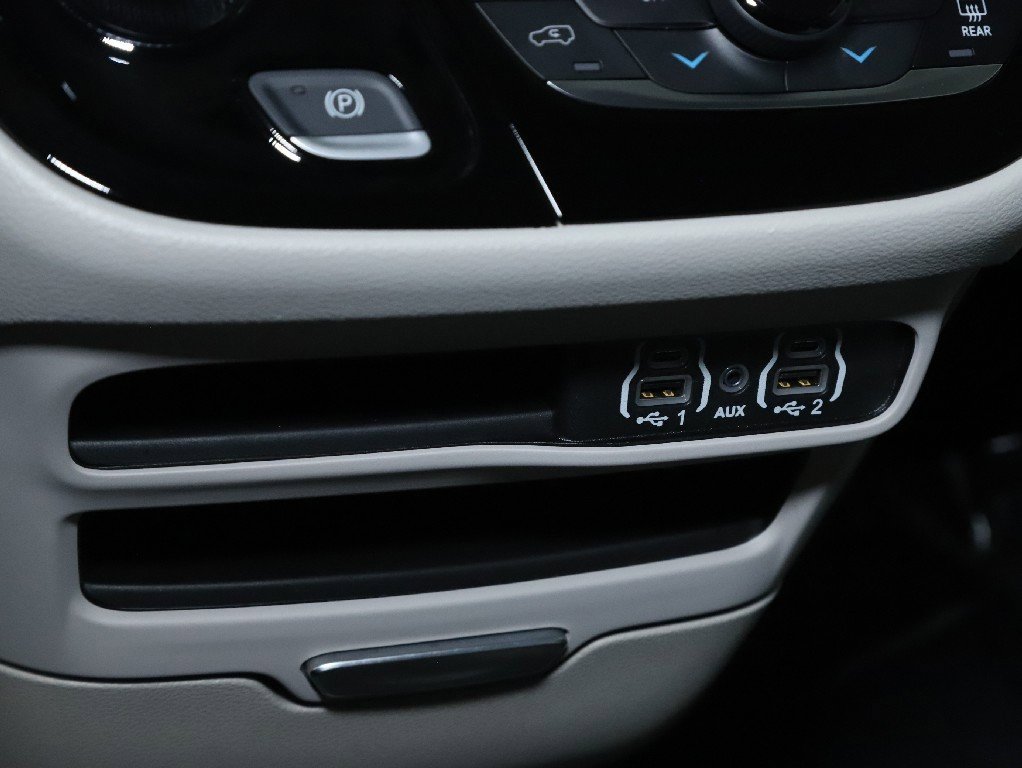 Used 2024 Chrysler Pacifica Touring-L image 27