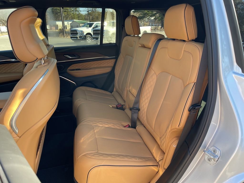 Used 2025 Jeep Grand Cherokee Summit w/ Adv Protech Group IV image 22