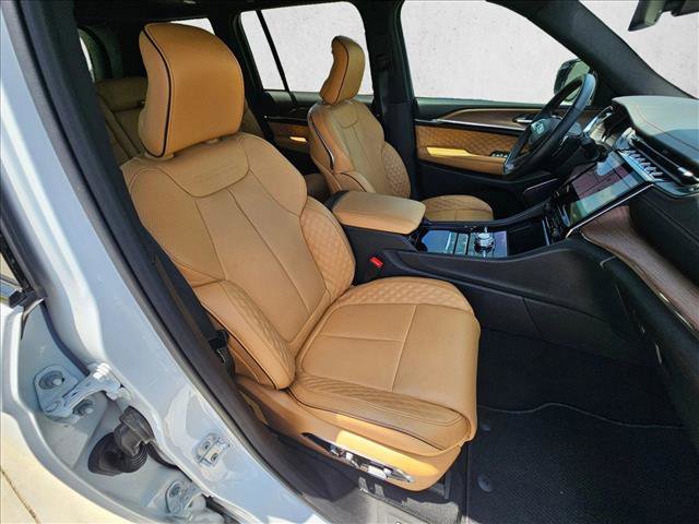 Used 2025 Jeep Grand Cherokee Summit w/ Obsidian Package AWD/4WD image 19