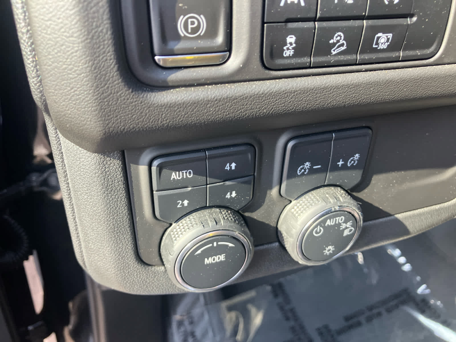 Used 2023 Chevrolet Tahoe Premier w/ Premium Package 2 AWD/4WD image 12