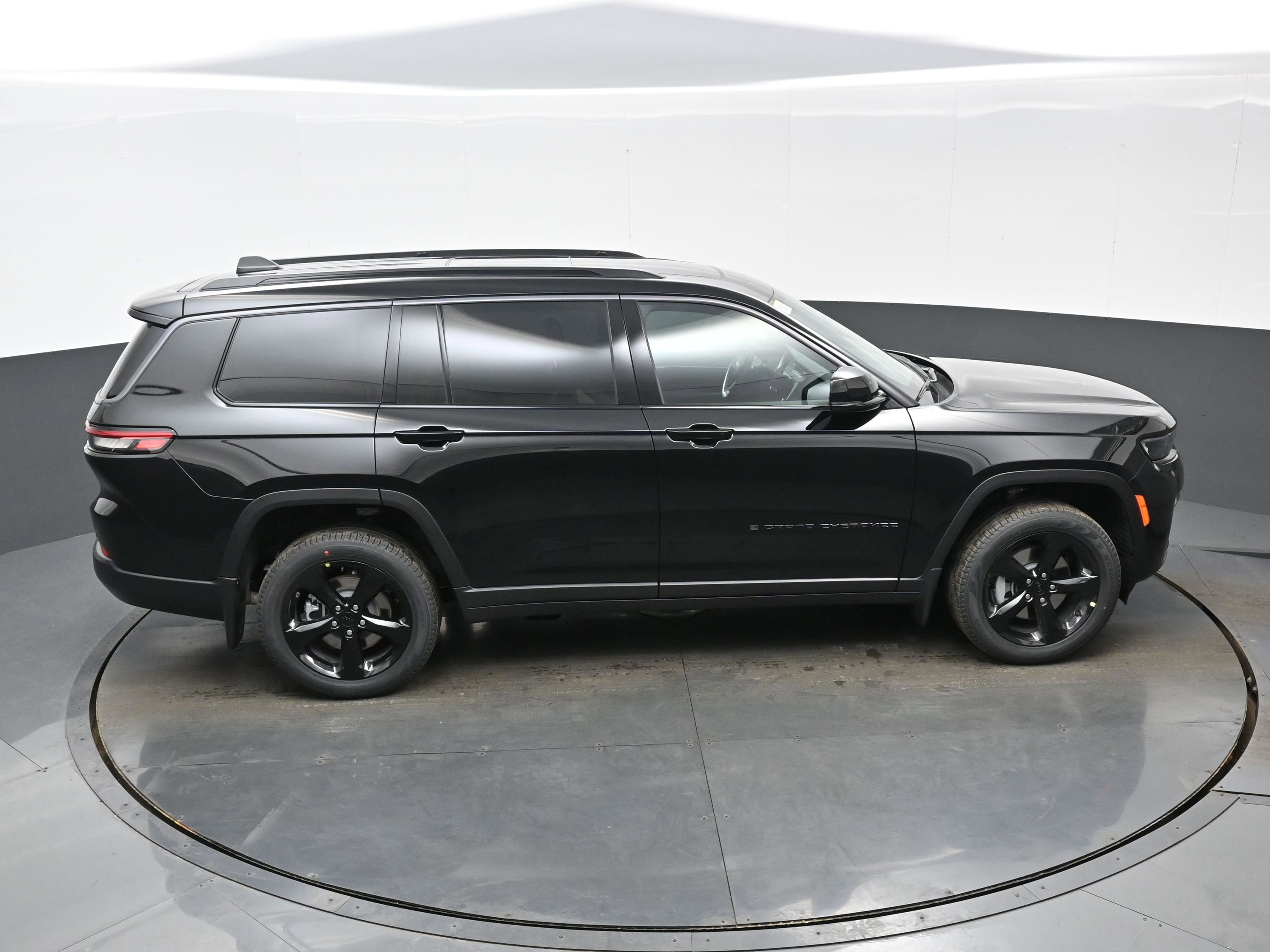 New 2026 Jeep Grand Cherokee L Limited w/ Limited Altitude Package AWD/4WD image 24