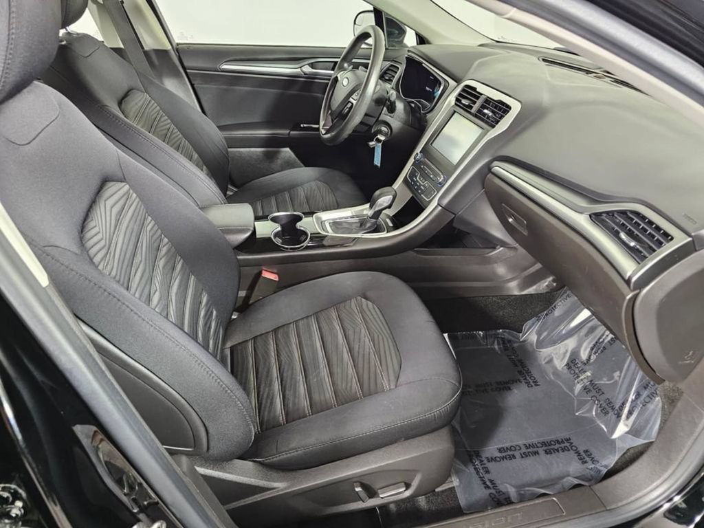 Used 2016 Ford Fusion SE FWD image 11