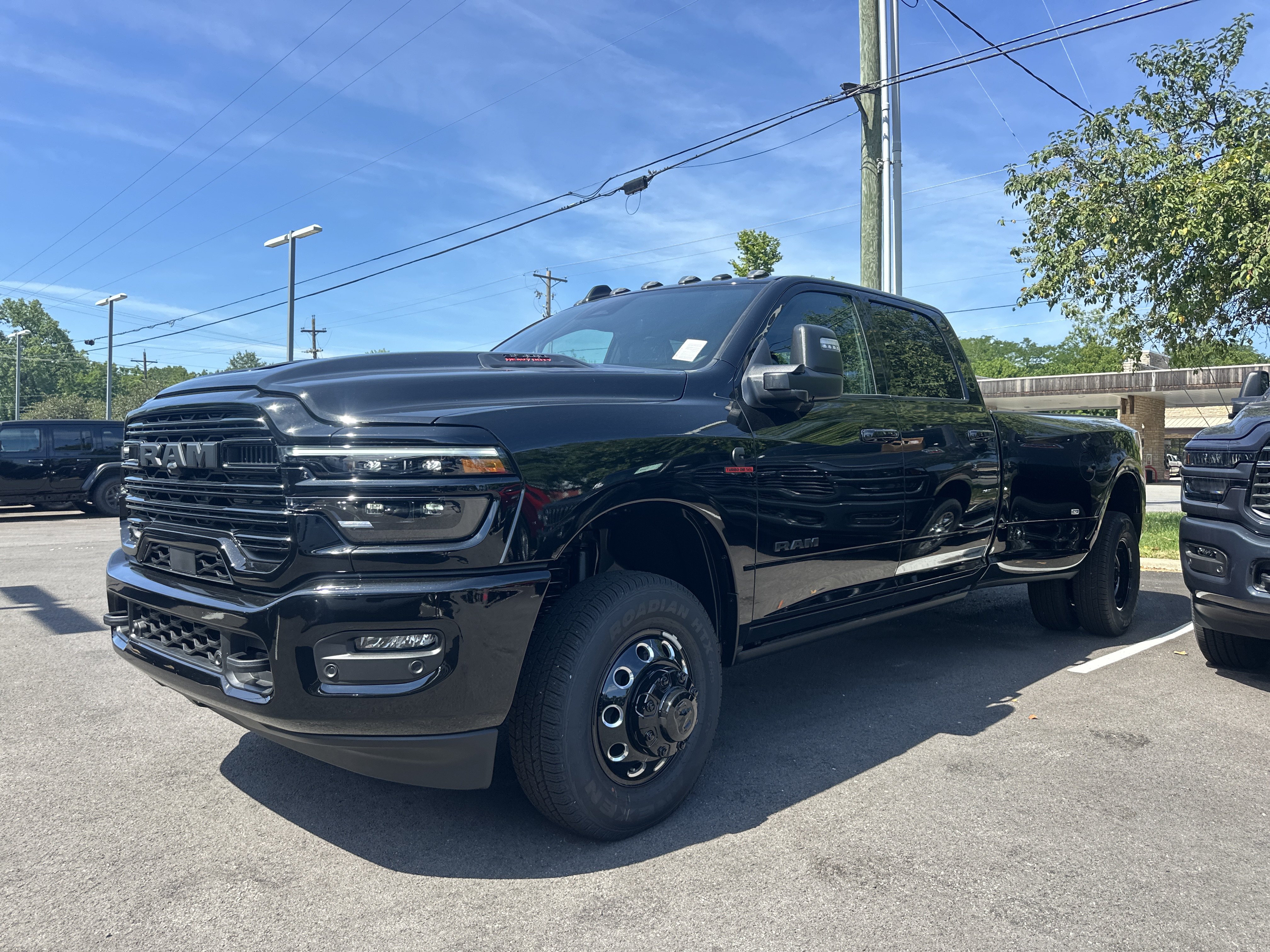 New 2026 RAM 3500 Laramie AWD/4WD image 24