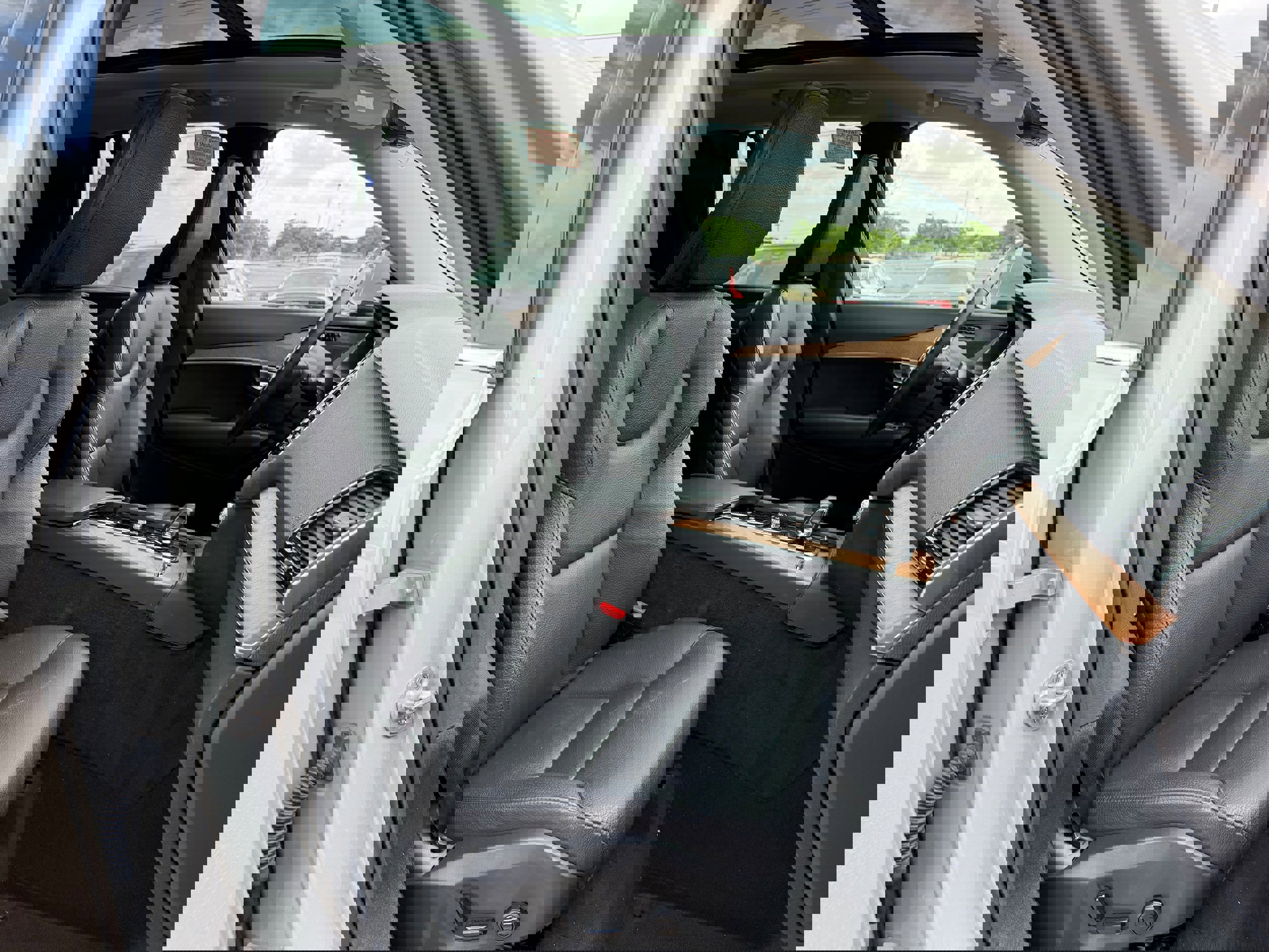 Certified 2024 Volvo XC90 T8 Plus w/ Protection Package Premier image 10