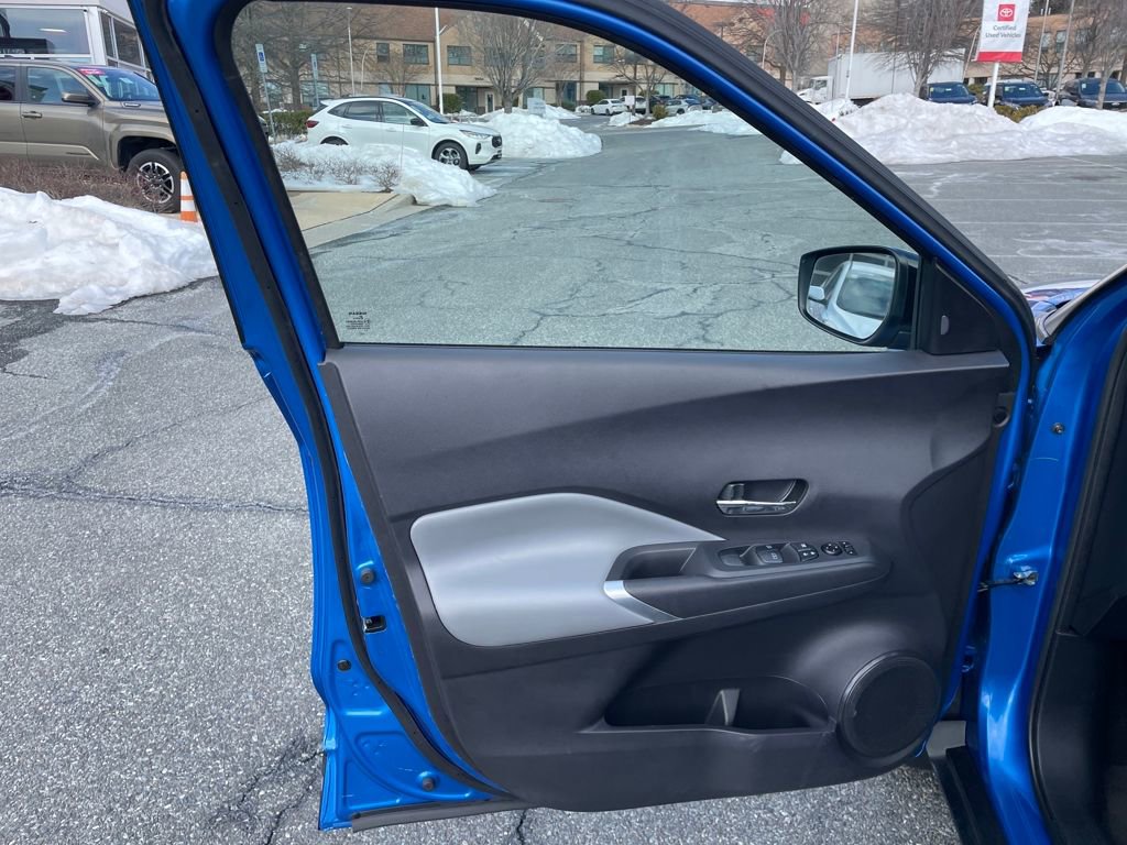 Used 2023 Nissan Kicks SR w/ SR Premium Package image 10