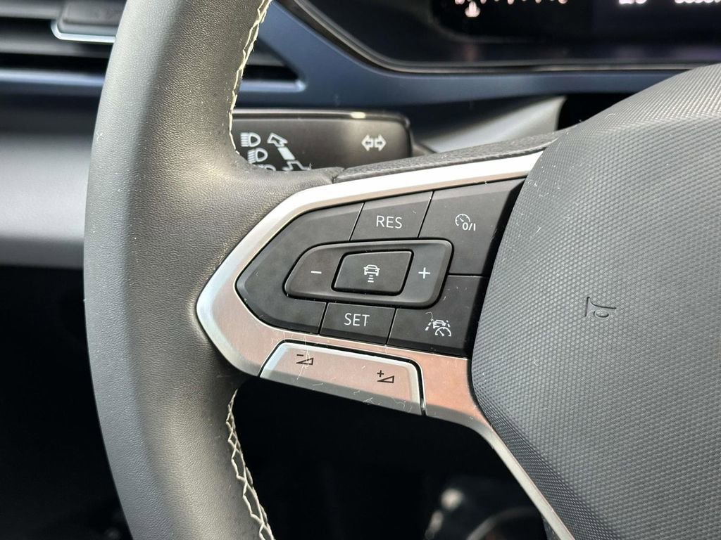 Certified 2023 Volkswagen Taos SE w/ Black Wheel Package image 24