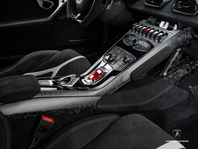 Used 2018 Lamborghini Huracan Performante AWD/4WD image 32