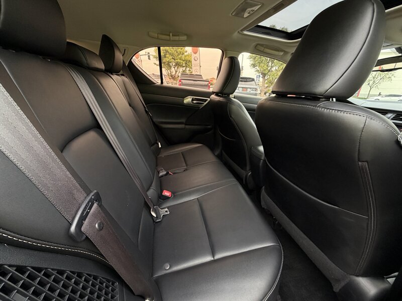 Used 2015 Lexus CT 200h image 53