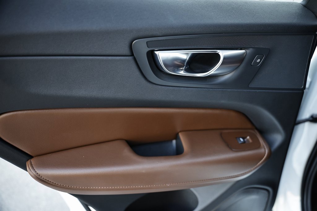 Used 2021 Volvo XC60 T5 Inscription w/ Protection Package Premier image 26