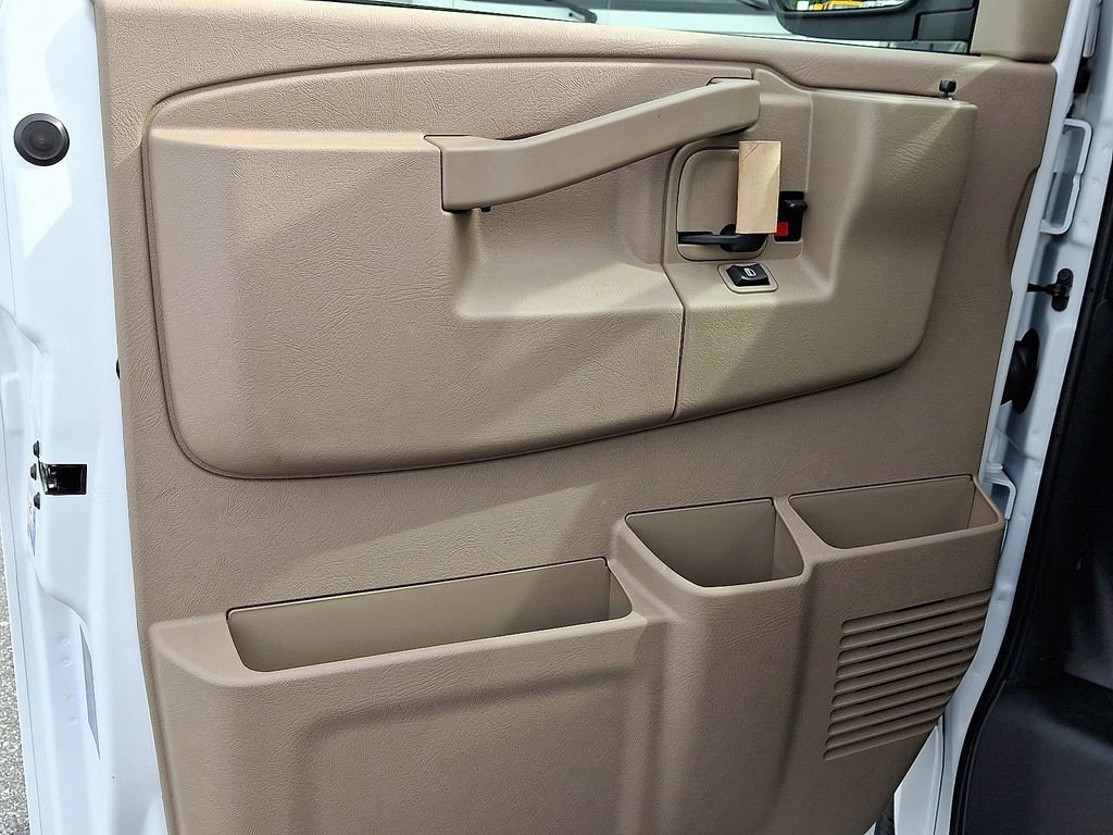 New 2025 Chevrolet Express 3500 w/ Driver Convenience Package image 10