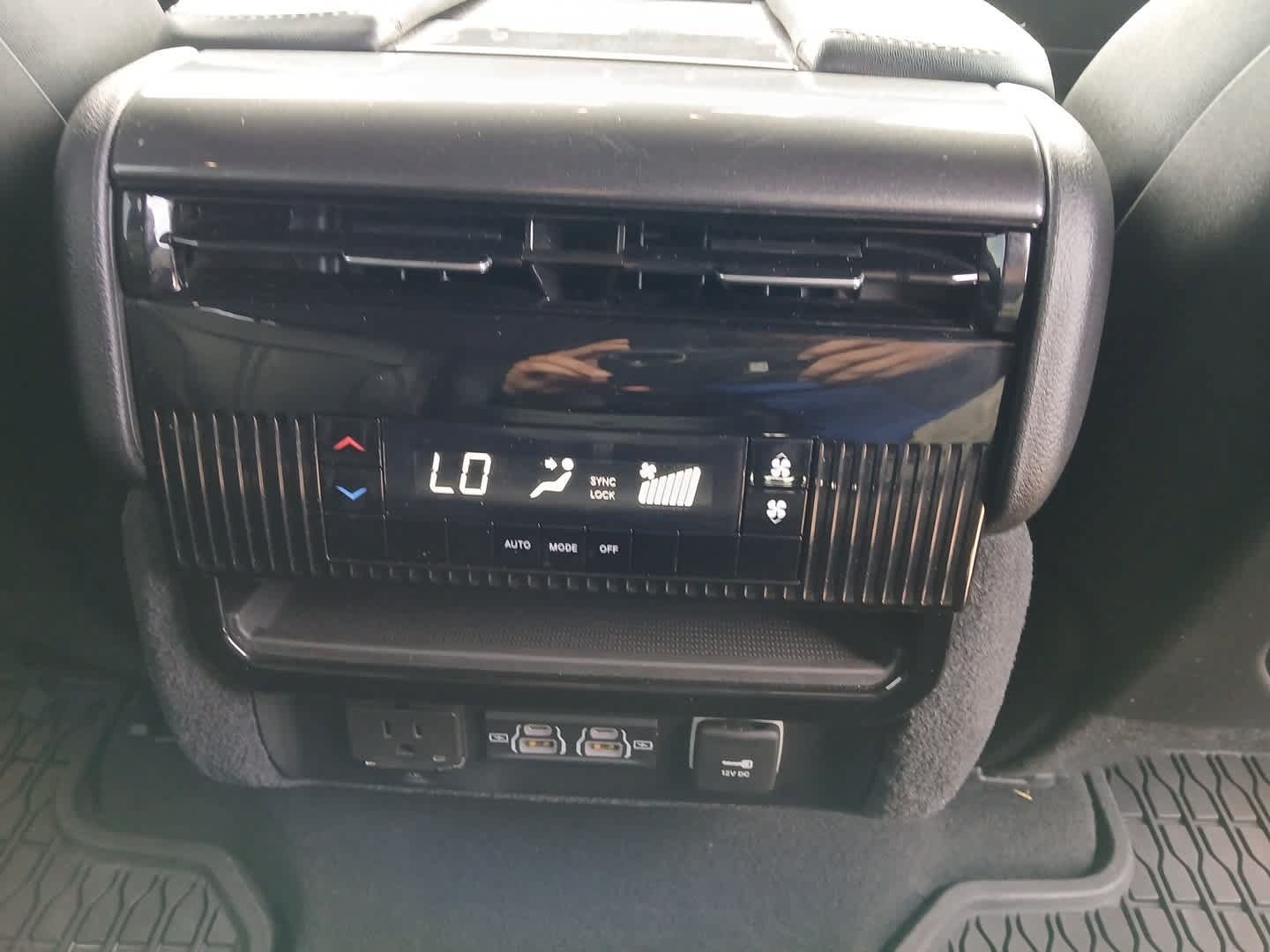 Used 2024 Jeep Wagoneer 4WD image 56