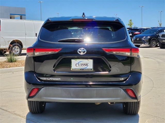 Used 2022 Toyota Highlander LE image 7