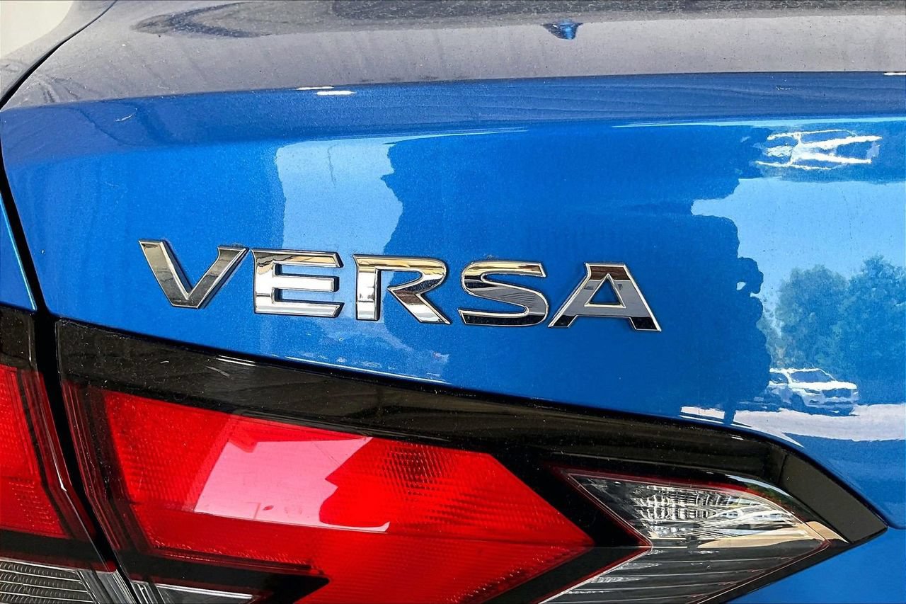 Used 2023 Nissan Versa SV FWD image 9